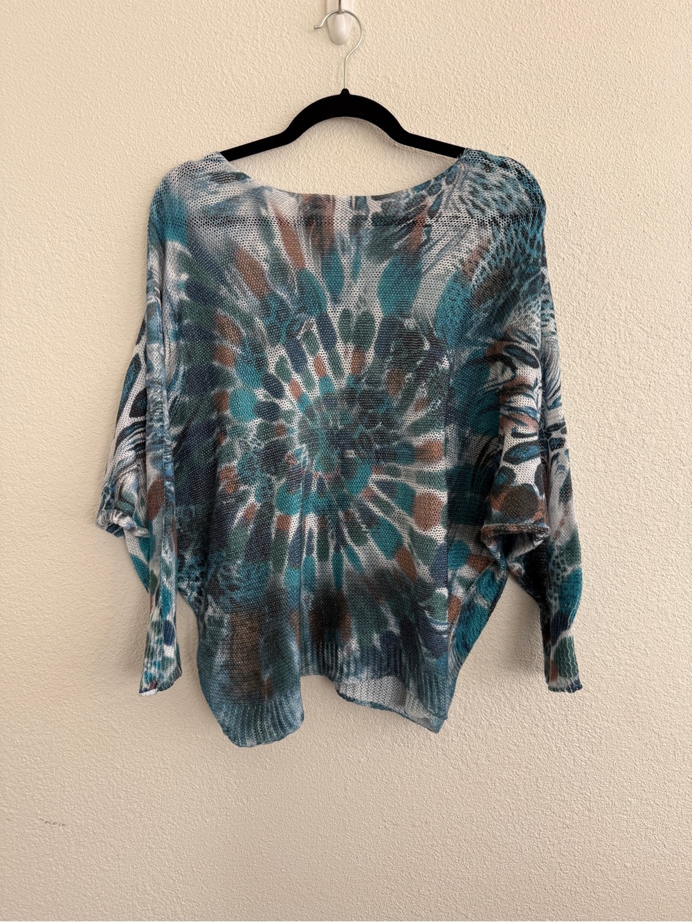 Gigi Moda Made in Italy Knit Lightweight Batwing Tie Dye Abstract Art Sweater - Picture 5 of 5